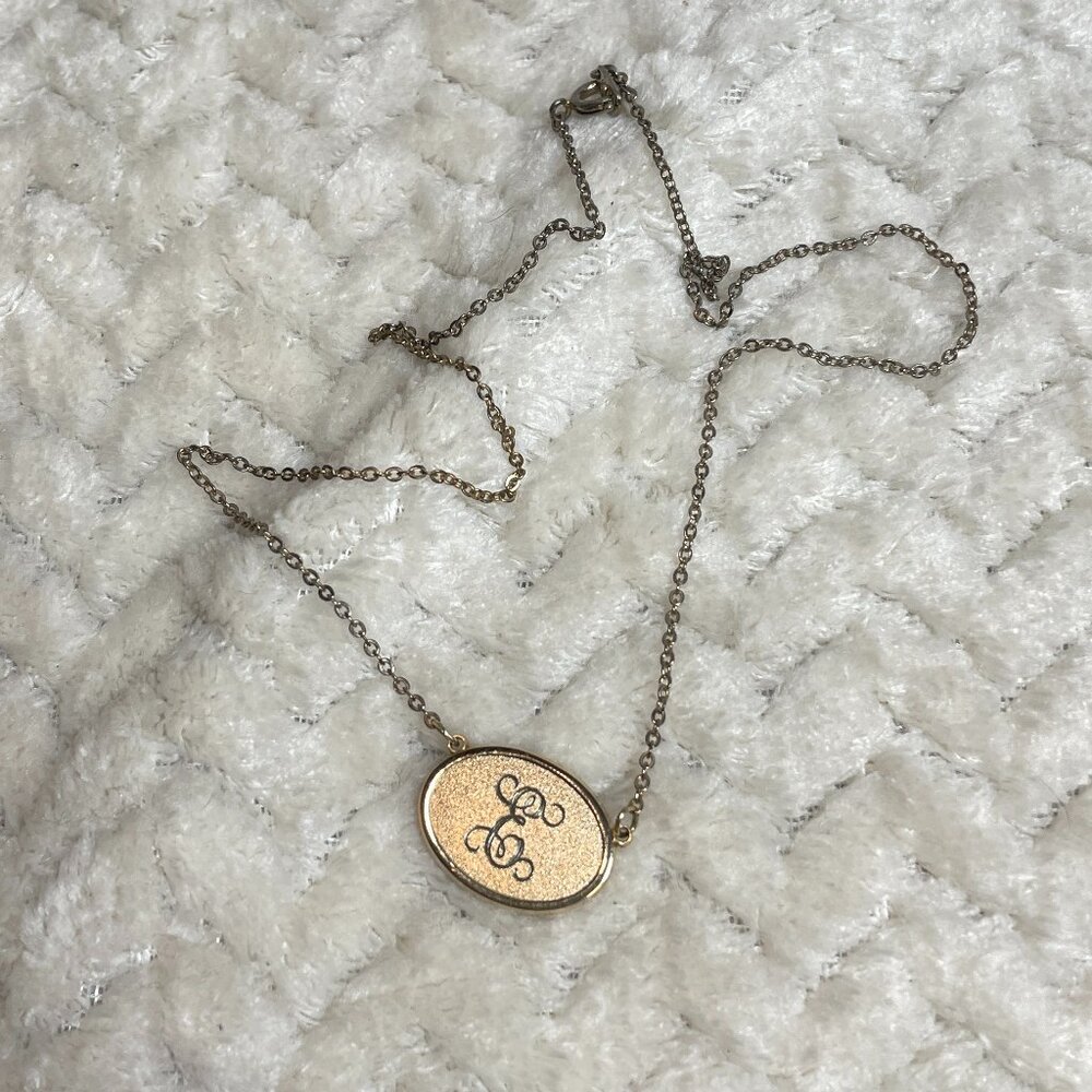Victorian Style Letter E Initial Pendant Necklace  - Gold tone - dainty‎ vintage